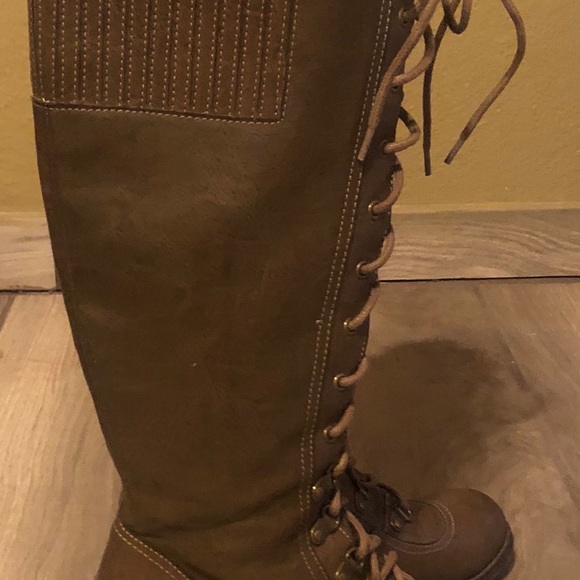 Combat boots. Lace in front zippers as well - Picture 6 of 6